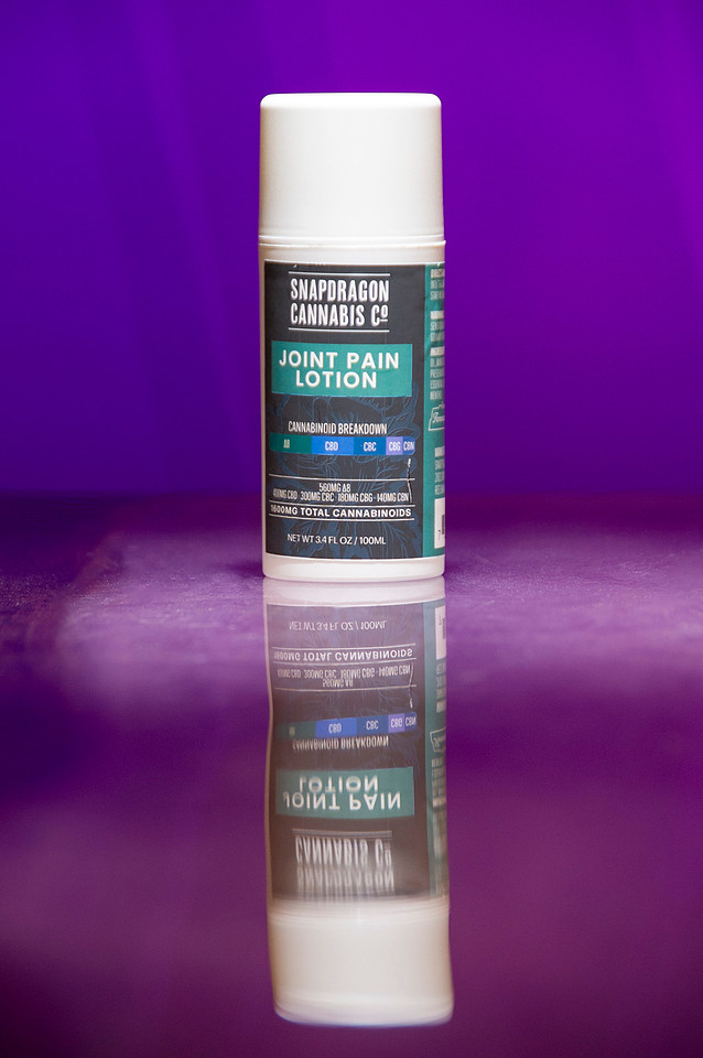 Health & Wellness THC Innovation. Product Photography for Snapdragon Cannabis Co. Chattanooga Tennessee